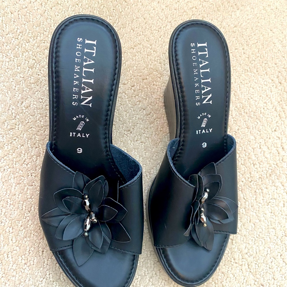 Black wedge sandal with flower, Italian Shoemakers